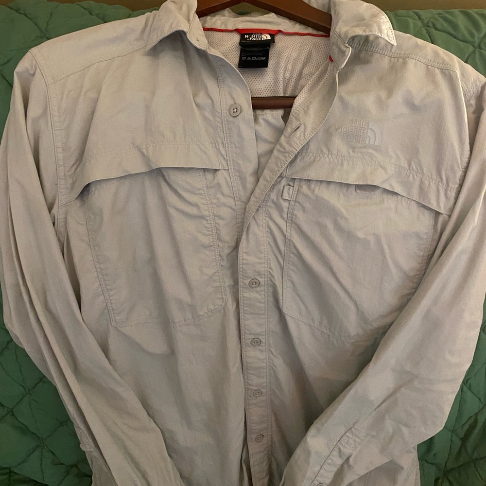 Men’s North Face long sleeve button down outdoor shirt